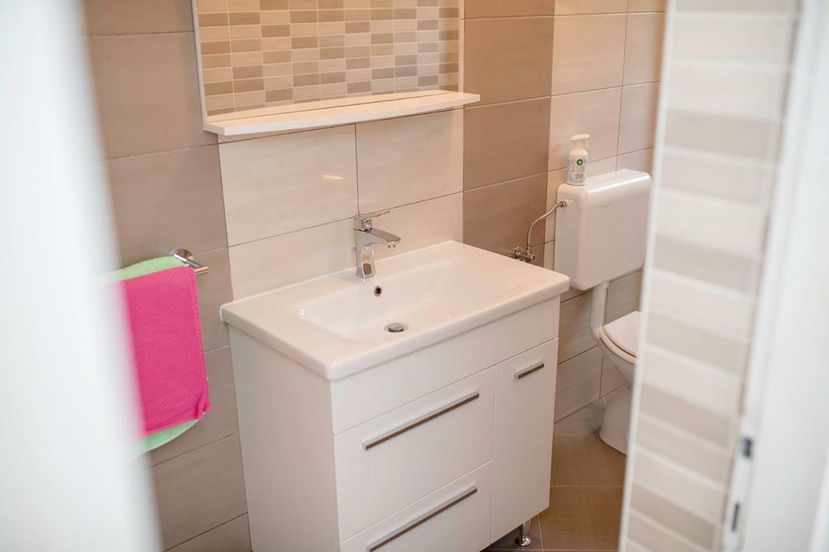 Apartman Jasmina Banjol Exteriör bild