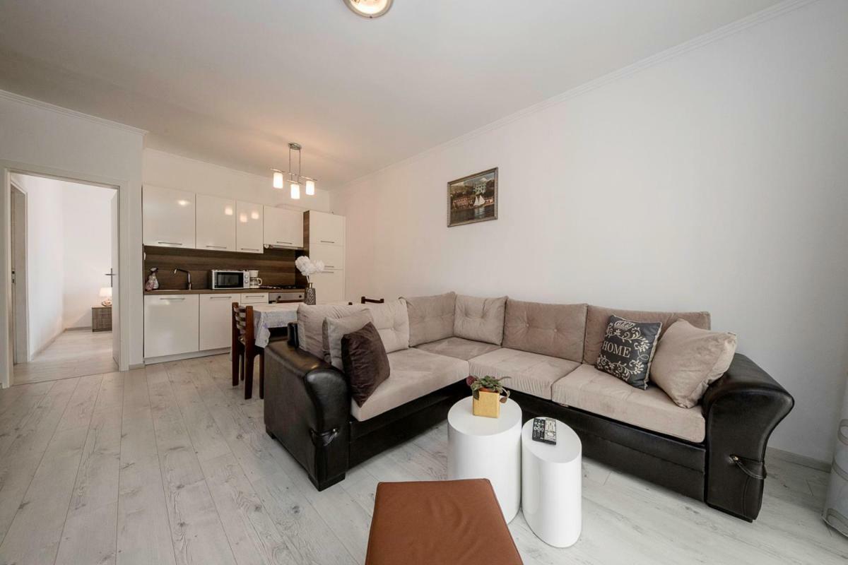 Apartman Jasmina Banjol Exteriör bild