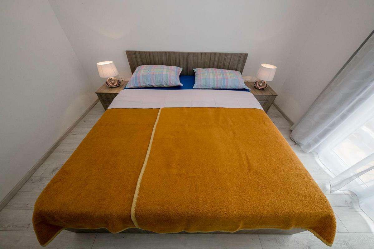 Apartman Jasmina Banjol Exteriör bild
