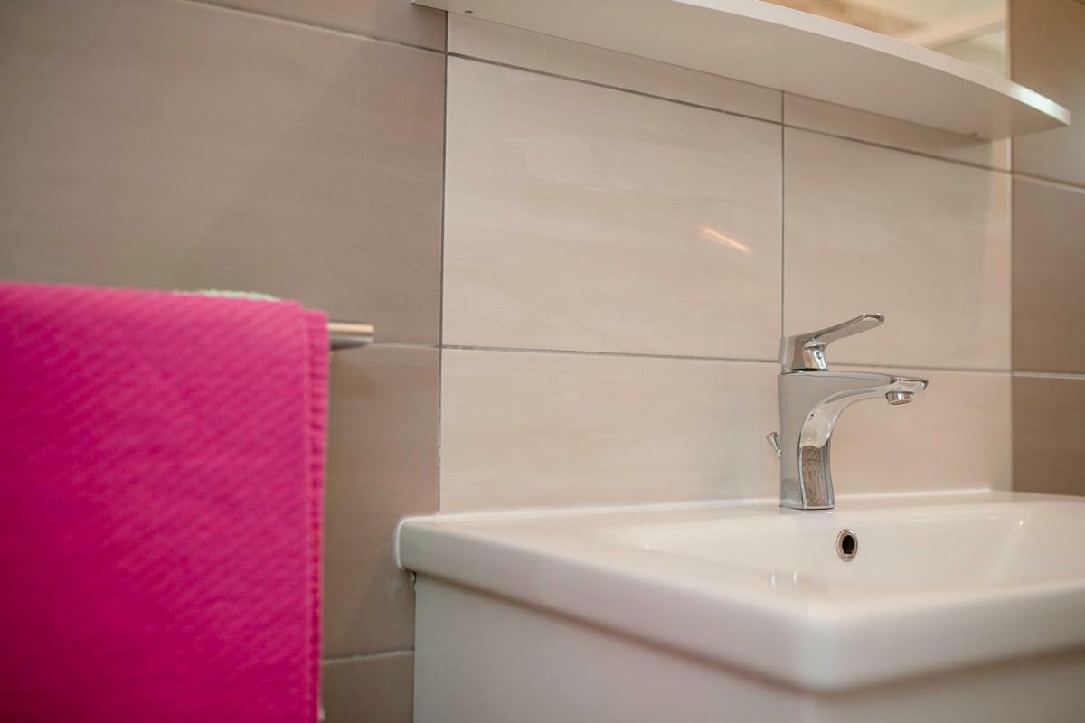 Apartman Jasmina Banjol Exteriör bild