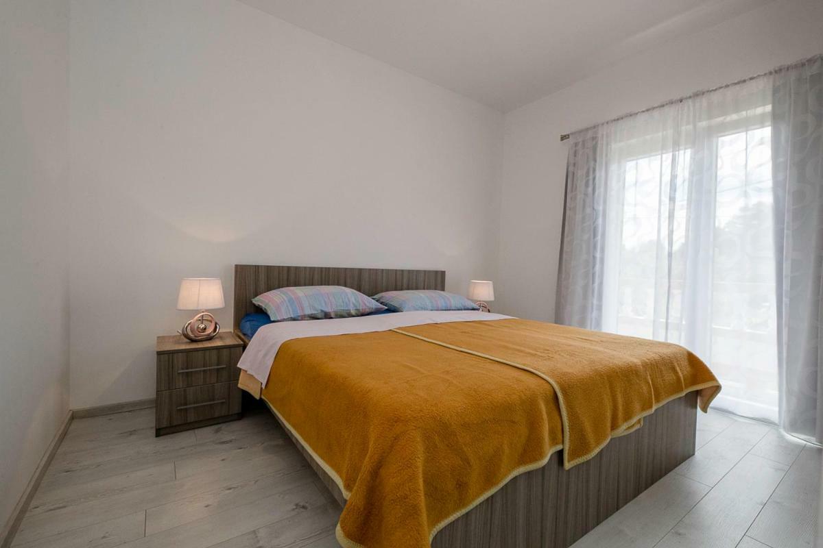Apartman Jasmina Banjol Exteriör bild