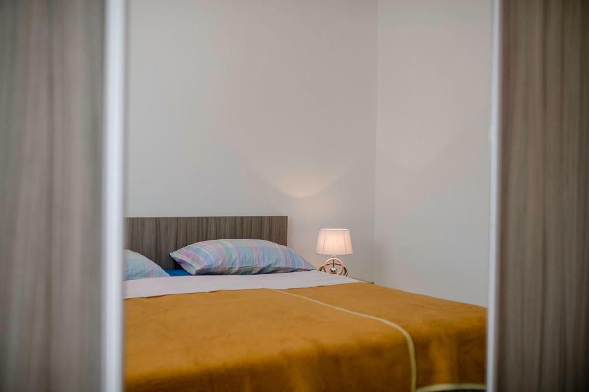Apartman Jasmina Banjol Exteriör bild